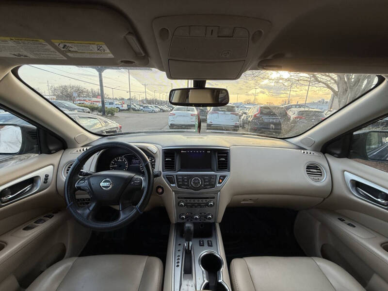 2017 Nissan Pathfinder SL
