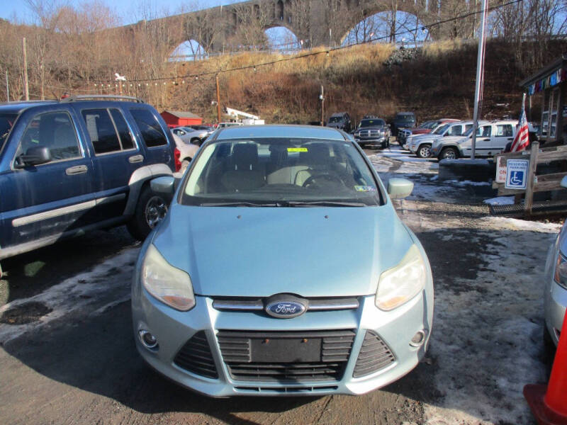 2012 Ford Focus SE's photo