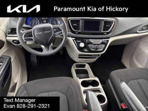 2023 Chrysler Voyager LX