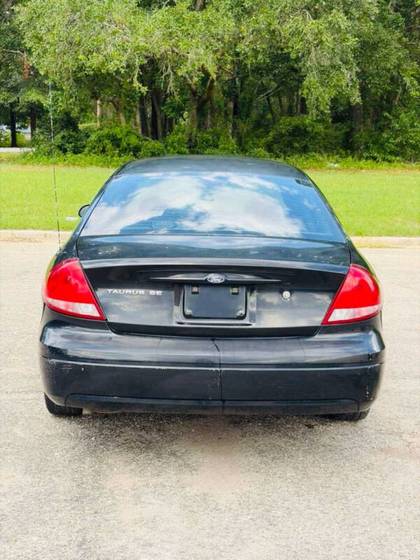 2006 Ford Taurus SE