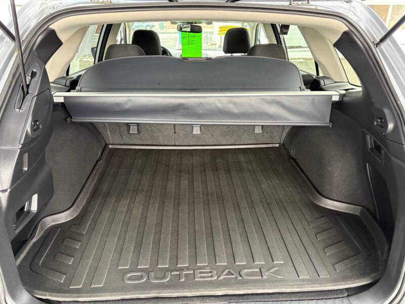 2015 Subaru Outback null photo 16