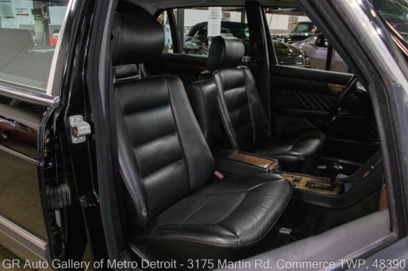 1989 Mercedes-Benz 560-Class 560 SEL