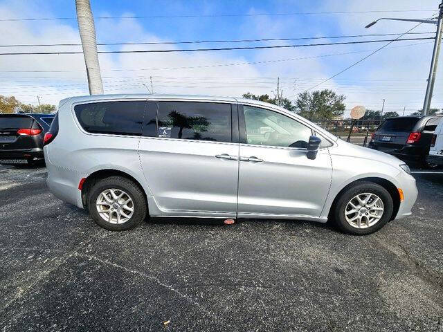 2024 Chrysler Pacifica Touring L