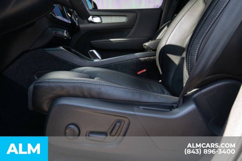 2023 Volvo XC40 B5 Plus Bright Theme