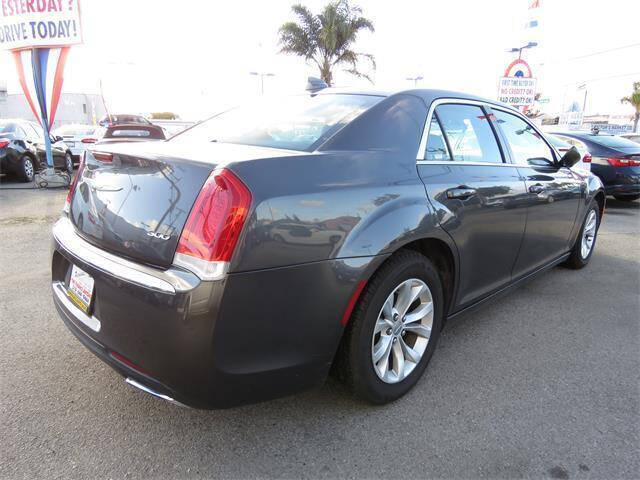 2016 Chrysler 300