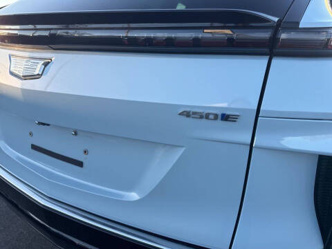 2024 Cadillac LYRIQ Luxury 1