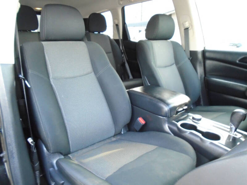 2018 Nissan Pathfinder SV