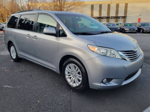 2015 Toyota Sienna XLE 8-Passenger
