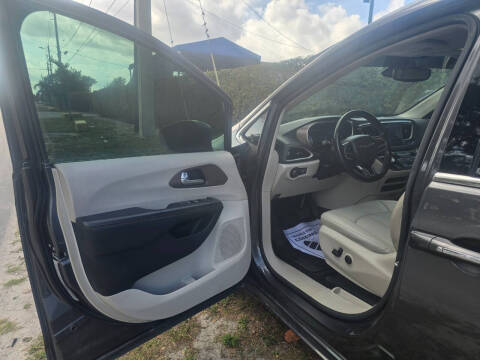 2017 Chrysler Pacifica Touring Plus