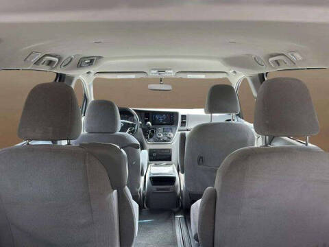 2015 Toyota Sienna LE 8-Passenger