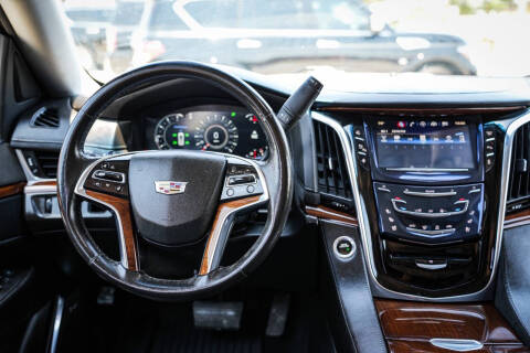 2016 Cadillac Escalade Standard