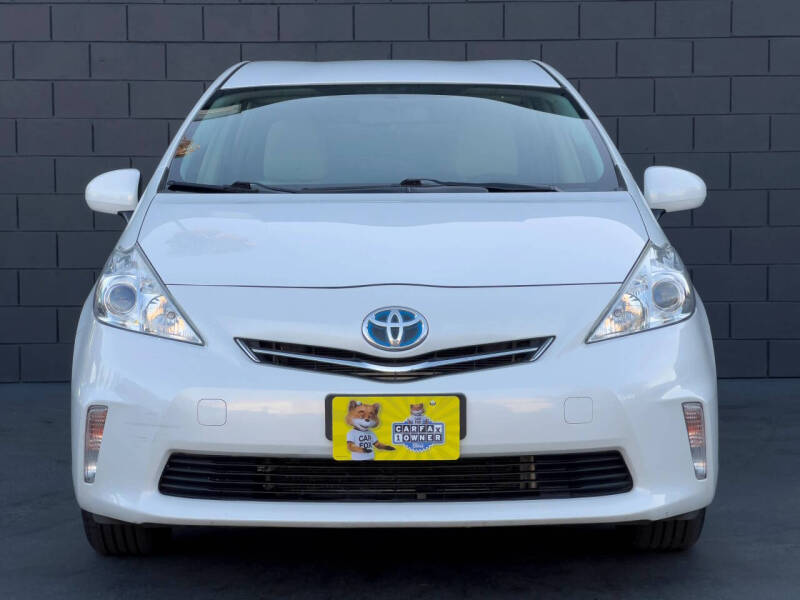 2014 Toyota Prius v Three