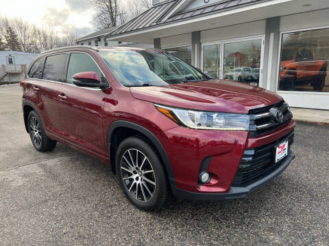 2017 Toyota Highlander for sale at DAHER MOTORS OF KINGSTON in Kingston NH