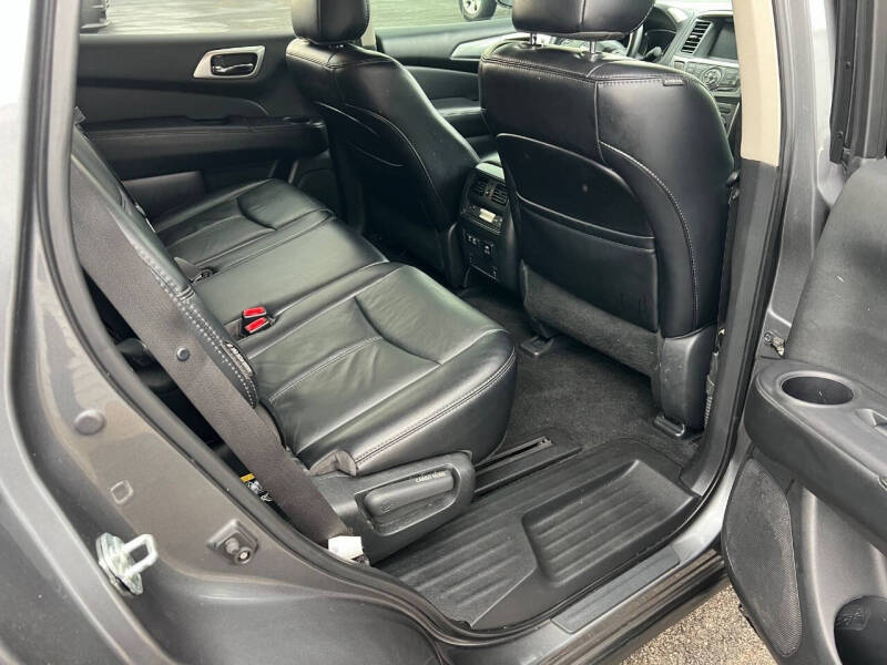 2020 Nissan Pathfinder SL