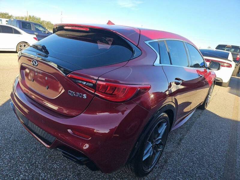 2017 Infiniti QX30 Sport