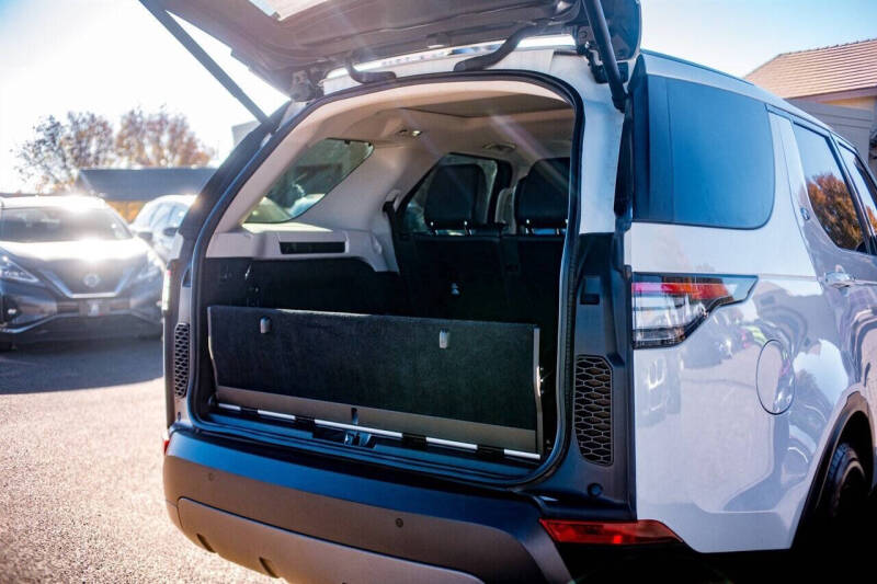 2020 Land Rover Discovery SE