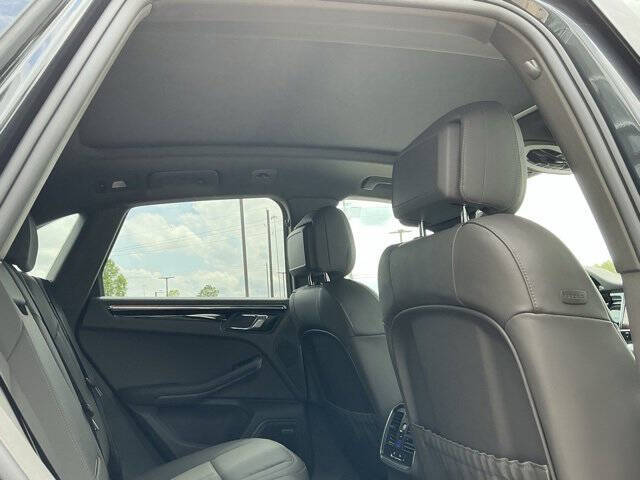 2025 Porsche Macan