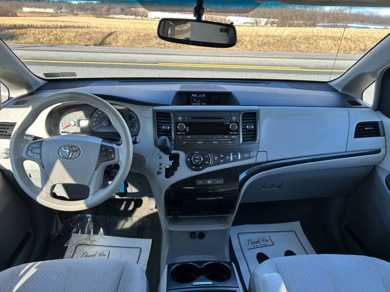 2013 Toyota Sienna LE 7-Passenger Auto Access Seat