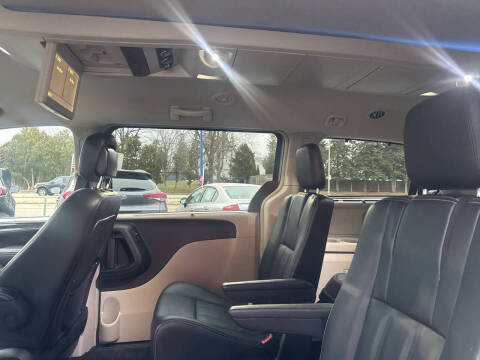 2016 Chrysler Town and Country Touring