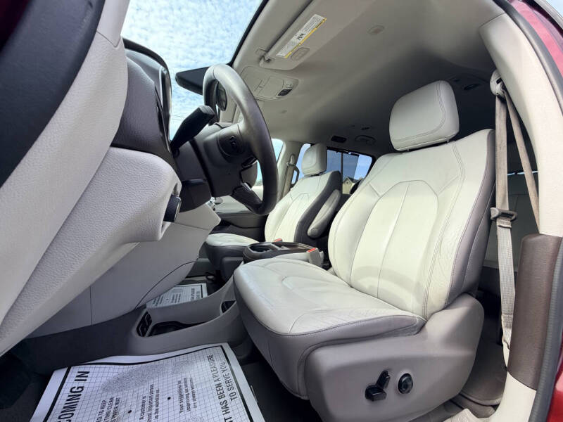 2017 Chrysler Pacifica Touring-L