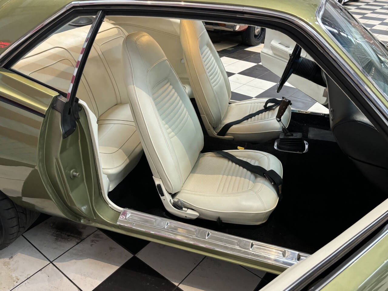 1970 Plymouth Cuda 32