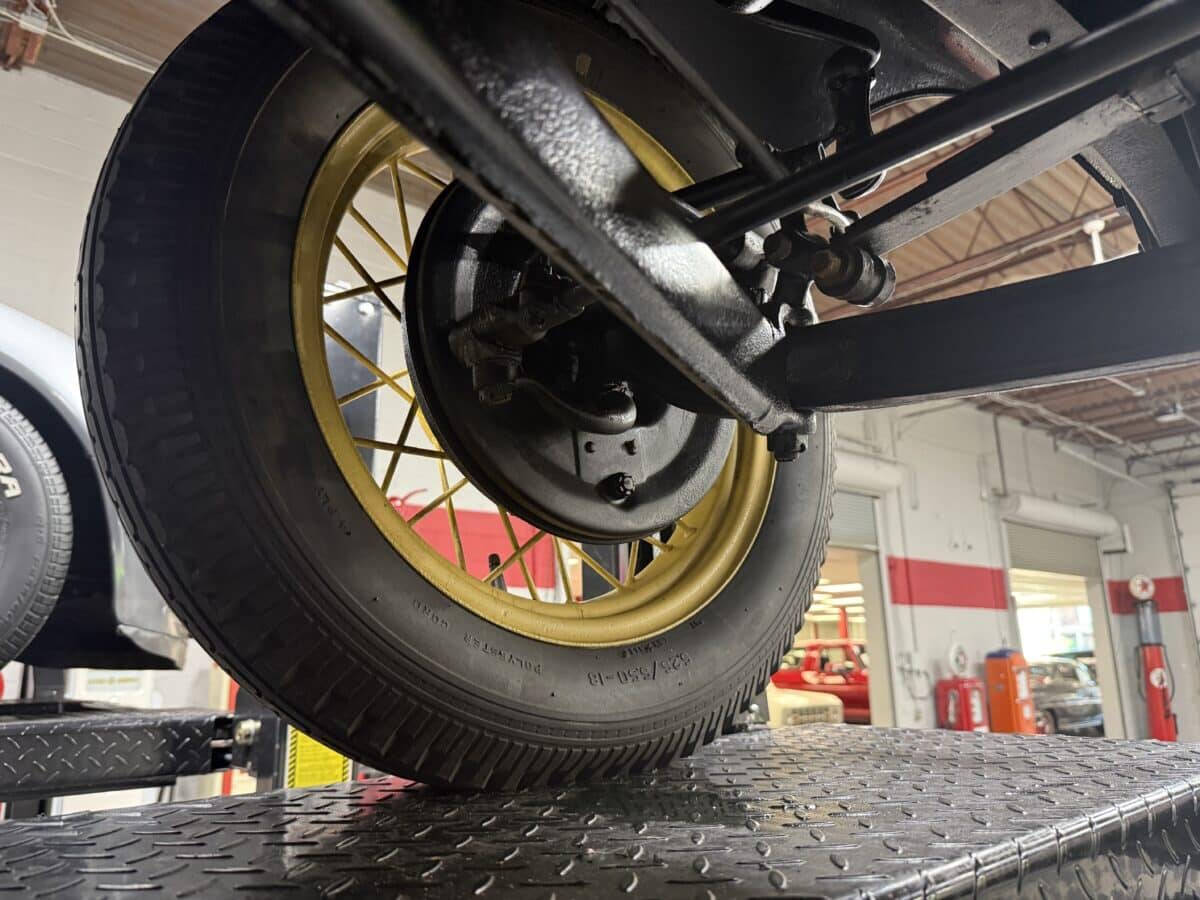 1932 Ford Model 18 82