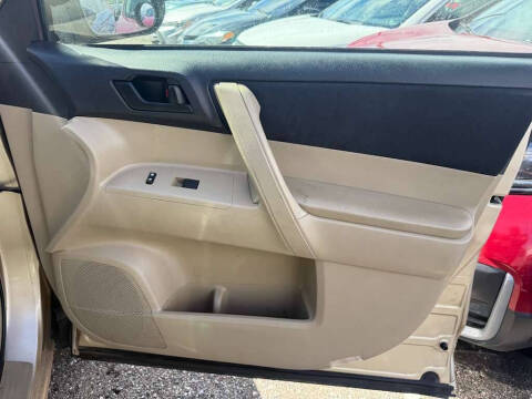 2011 Toyota Highlander SE