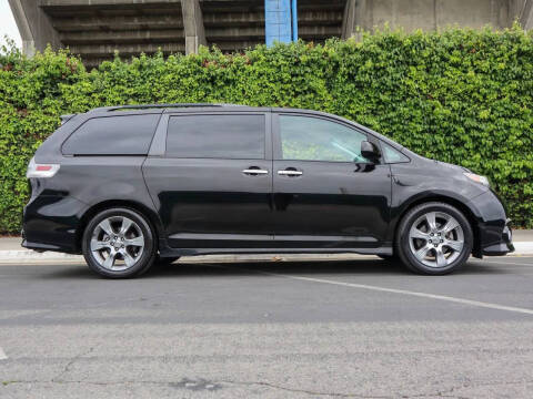 2014 Toyota Sienna SE 8-Passenger