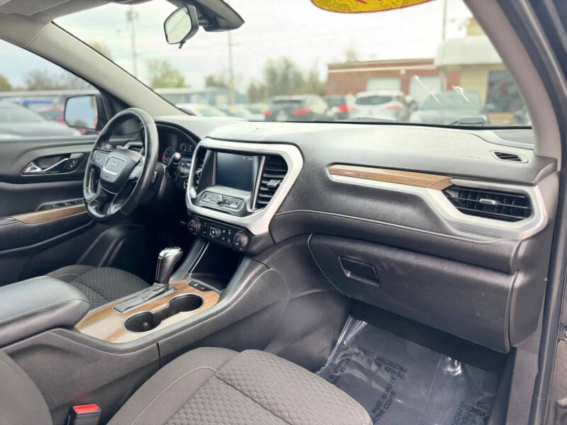 2017 GMC Acadia SLE-1