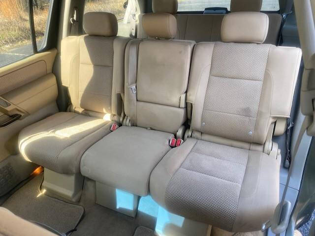 2004 Nissan Armada SE
