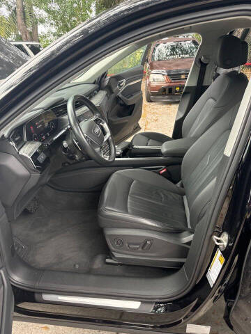 2021 Audi e-tron quattro Premium