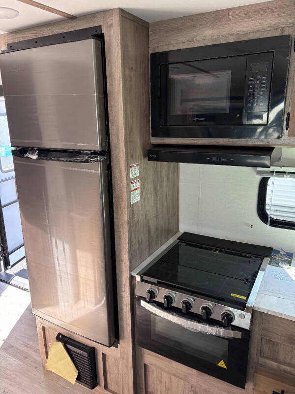 2025 Gulfstream 236RL