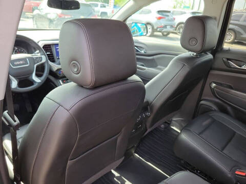 2023 GMC Acadia SLT