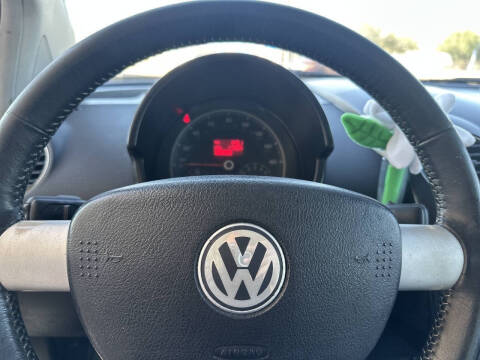 2008 Volkswagen New Beetle Triple White