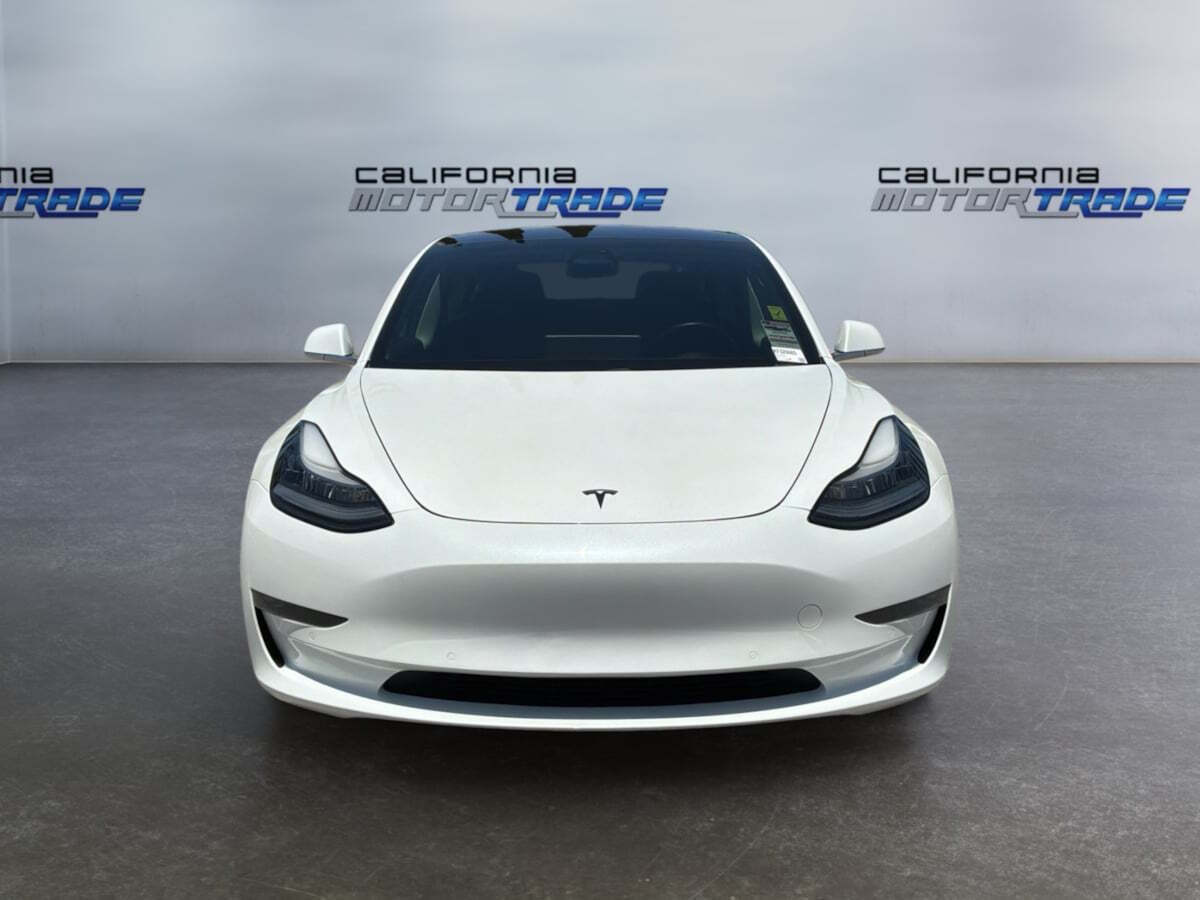 White 2019 Tesla Model 3 Mid Range Mid Range 4dr Fastback 2