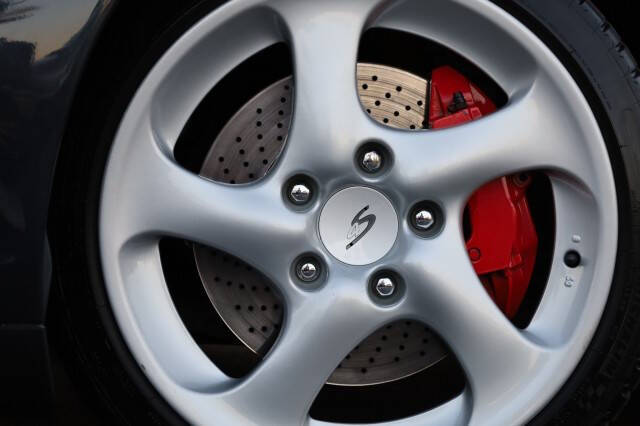 2004 Porsche 911 Carrera 4S