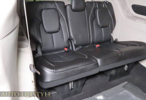 2024 Chrysler Pacifica Plug-In Hybrid S Appearance