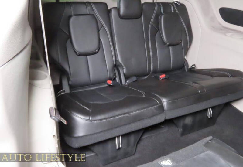 2024 Chrysler Pacifica Plug-In Hybrid S Appearance