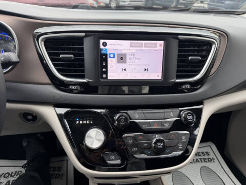 2024 Chrysler Voyager LX