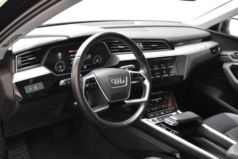 2021 Audi e-tron quattro Premium