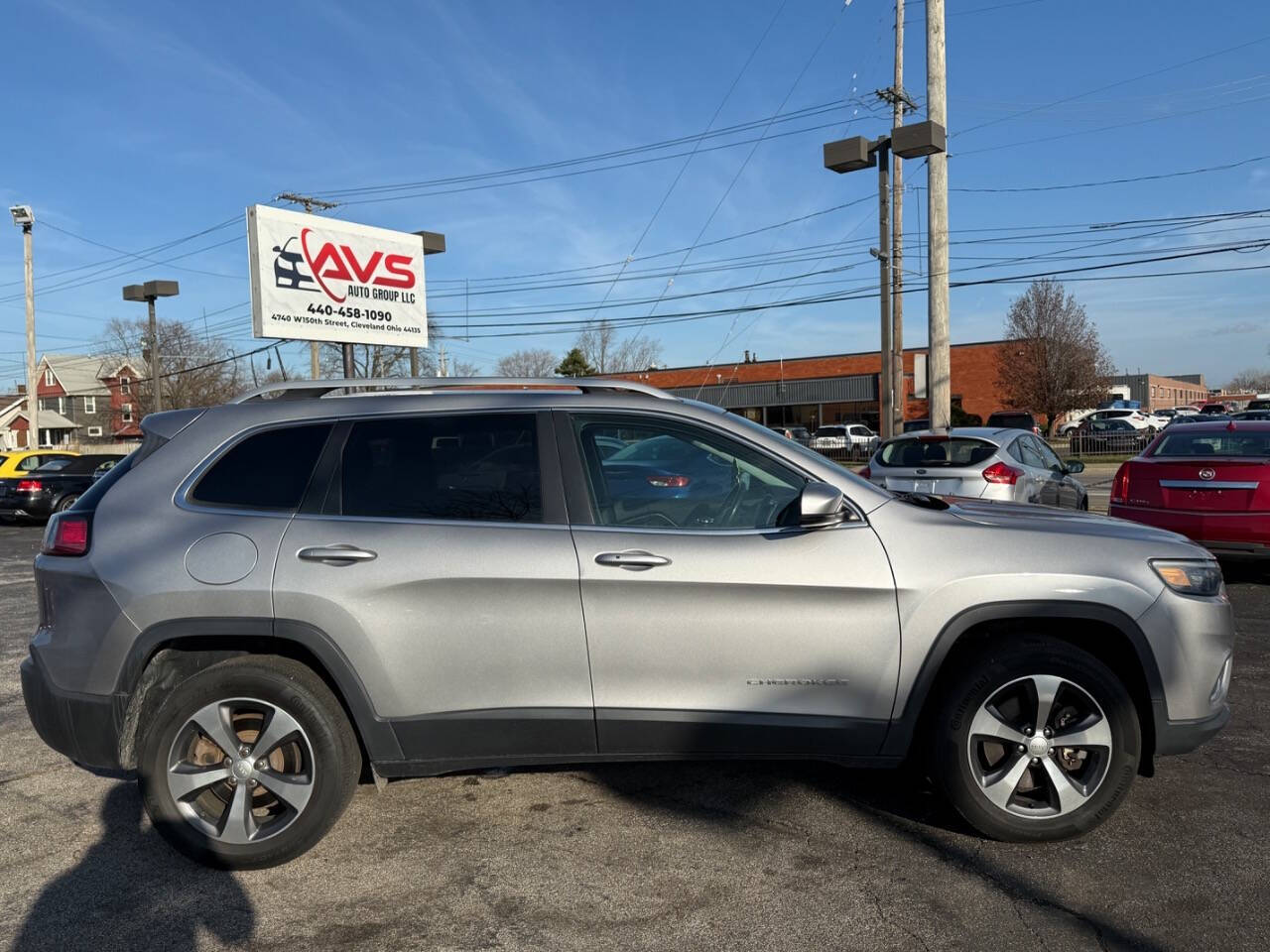 2019 Jeep Cherokee for sale at AVS AUTO GROUP LLC in CLEVELAND, OH