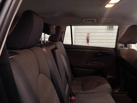 2023 Toyota Highlander LE