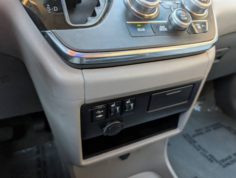 2017 Toyota Sienna XLE 8-Passenger