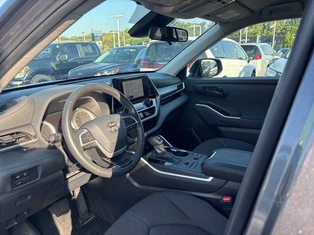 2024 Toyota Highlander LE