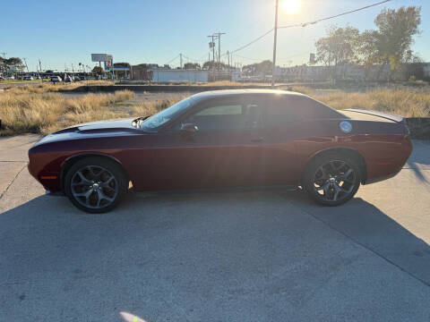2017 Dodge Challenger SXT Plus