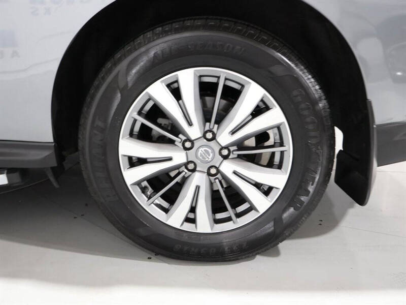 2020 Nissan Pathfinder SV