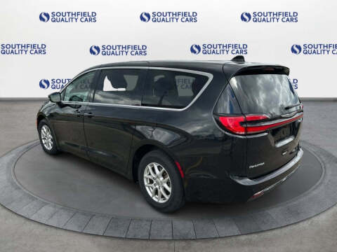 2023 Chrysler Pacifica Touring L