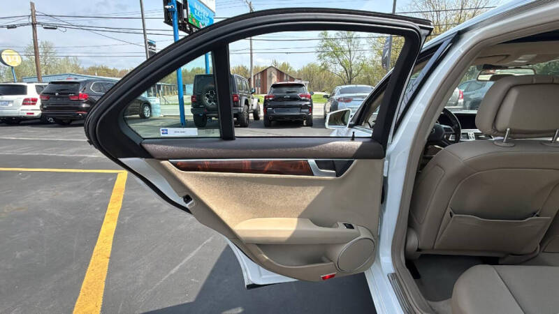 2013 Mercedes-Benz C-Class C 300 Luxury 4MATIC