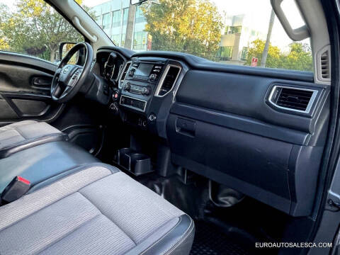 2017 Nissan Titan XD SV