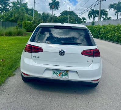 2016 Volkswagen Golf TSI S